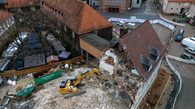 Abriss am Hanau Schlossplatz soll noch in diesem Jahr abgeschlossen werden Abriss am Hanau Schlossplatz soll noch in diesem Jahr abgeschlossen werden