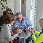 Bunter Nachmittag in Hanau: Technikberatung, Spiele und Kaffee für Seniorinnen und Senioren