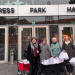 Congress Park Hanau packt 100 Weihnachtstüten für Weltladen und Tafel