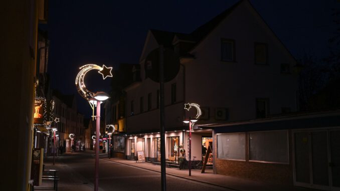 Fördermittel ermöglichen neue Weihnachtsbeleuchtung in Großauheim