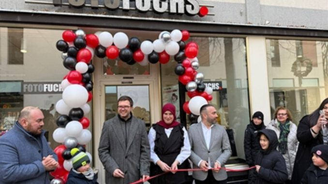 Foto Fuchs am Hanauer Freiheitsplatz: Traditionsgeschäft mit neuer Inhaberin geöffnet Foto Fuchs am Hanauer Freiheitsplatz: Traditionsgeschäft mit neuer Inhaberin geöffnet