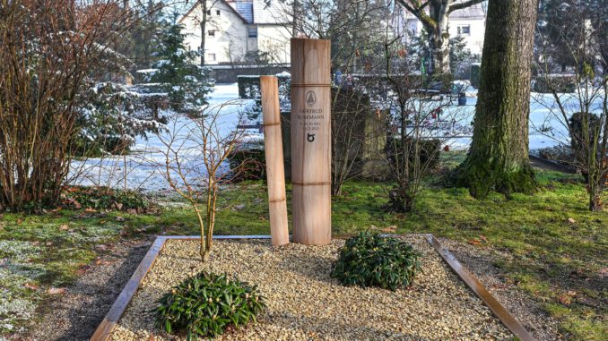 Hanau erklärt Grab von Puppenmuseumgründerin Gertrud Rosemann zum Ehrengrab und übernimmt Pflege