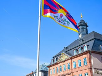 Hanau hisst tibetische Flagge zum Gedenken an den Volksaufstand von 1959
