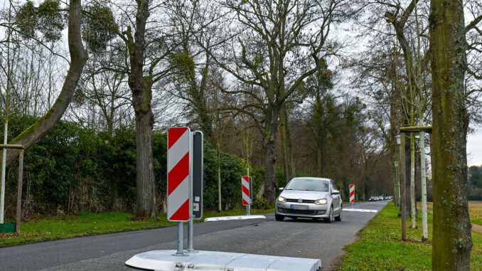 Hanau installiert sechs Verkehrsinseln gegen Poser in der Wilhelmsbader Allee Hanau installiert sechs Verkehrsinseln gegen Poser in der Wilhelmsbader Allee