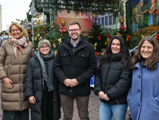 Hanau ruft 100 Kinder auf die Weihnachtsmarkt Bühne für Spendenaktion zugunsten Kinderhospiz