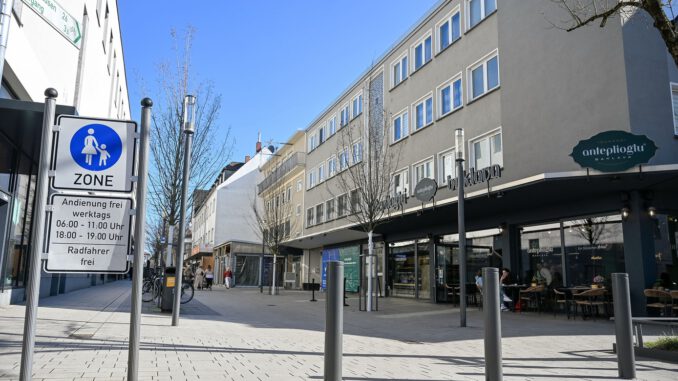 Hanau setzt Poller gegen Poser ein: Bauarbeiten in der Rosenstraße begonnen