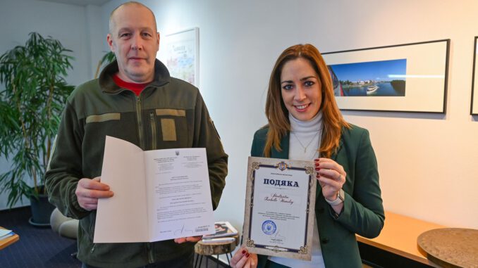 Hanau würdigt Reservisten nach 100 Hilfstransporten in die Ukraine Hanau würdigt Reservisten nach 100 Hilfstransporten in die Ukraine