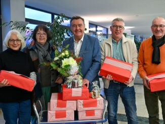 Hanauer Imkerverein übergibt 148 Gläser Honig an soziale Einrichtungen