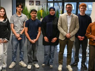 Hanauer Schüler diskutieren Schulbaupläne, Demokratieprojekte und mögliche Einsparungen mit dem Bürgermeister