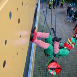 Höhenrettung in Kostüm: Überraschungsaktion für Kinder im Klinikum Hanau