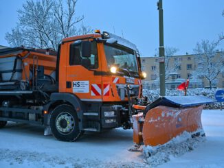 Schnee und Chaos in Hanau: Stadt räumt vorrangig Hauptverkehrsstraßen, Müllleerungen entfallen