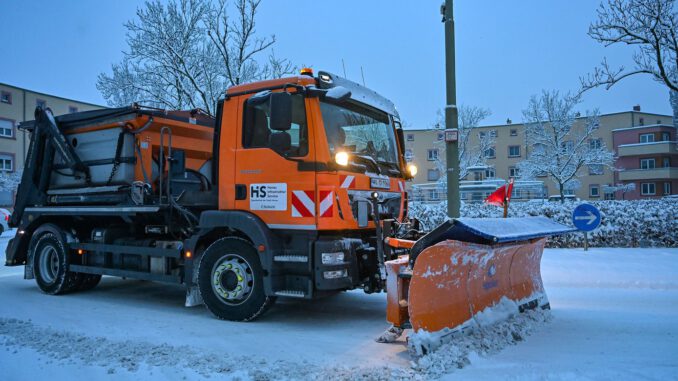 Schnee und Chaos in Hanau: Stadt räumt vorrangig Hauptverkehrsstraßen, Müllleerungen entfallen Schnee und Chaos in Hanau: Stadt räumt vorrangig Hauptverkehrsstraßen, Müllleerungen entfallen