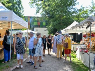 Winzer, Musik und Handwerk: Vier Tage Weinfest im Schlossgarten Hanau