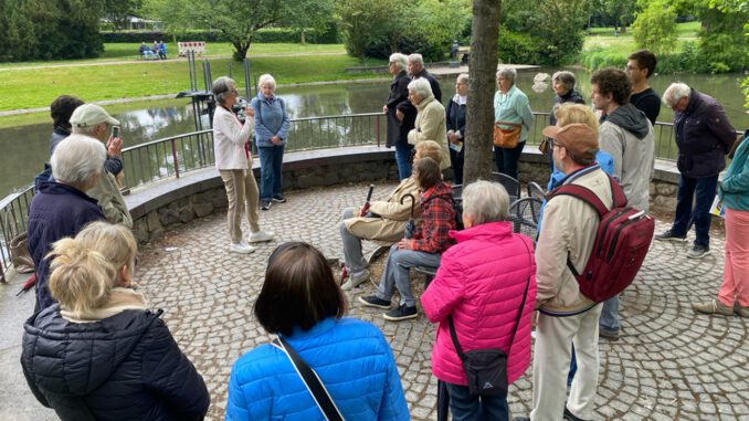 Zehn Jahre Märchenpfad in Hanau: Geführte Spaziergänge stellen elf Skulpturen und Erzähltradition vor